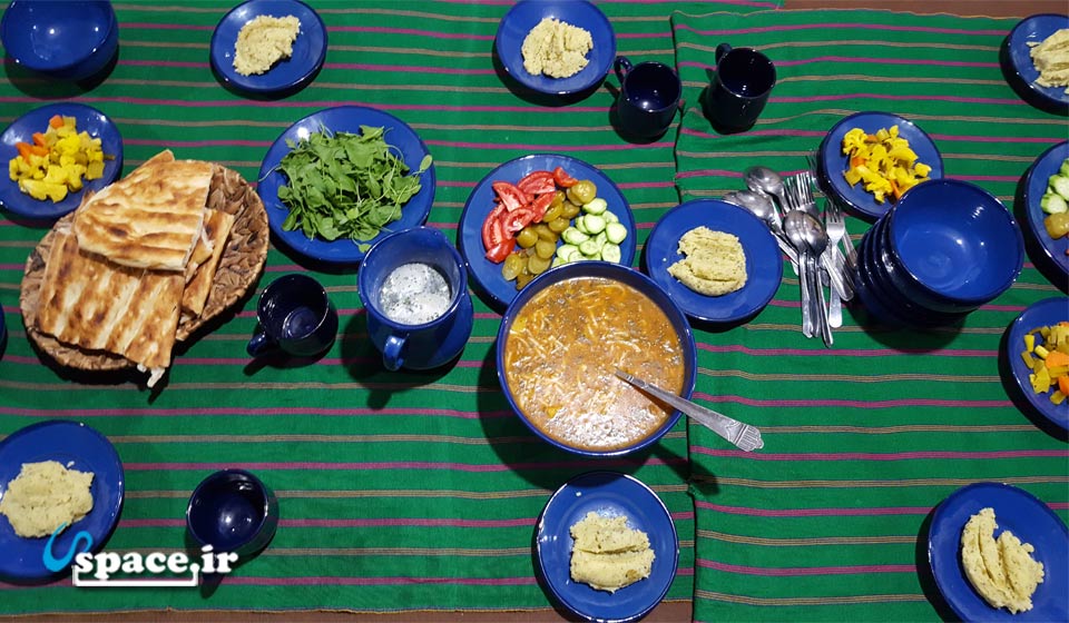 غذای محلی در اقامتگاه بوم گردی سرخدار - علی آباد کتول - گلستان